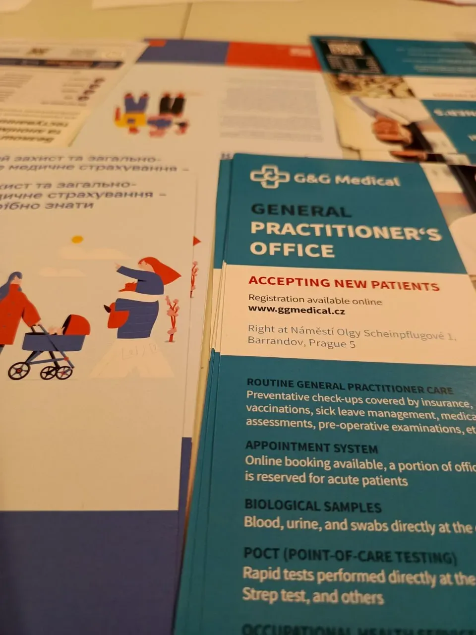 Informační materiály s kontakty na zdravotnické služby